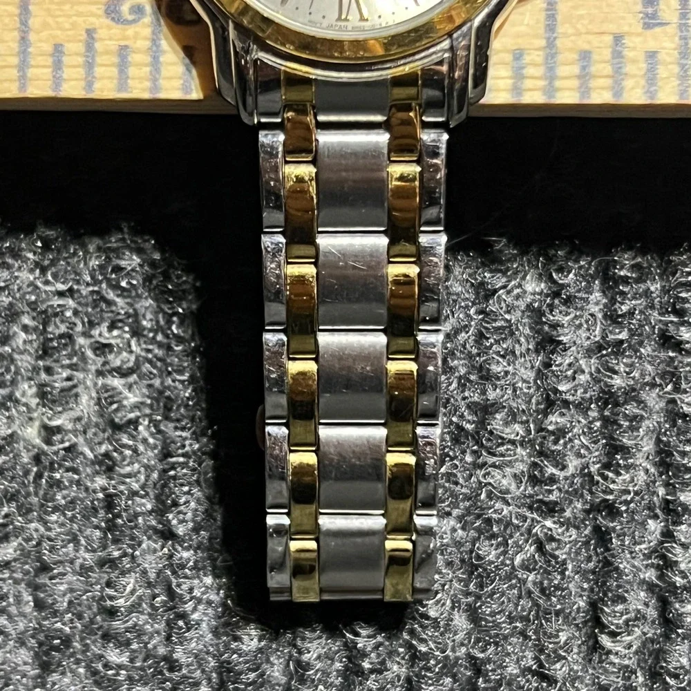 Seiko Kinetic Watch Mens OS Silver Gold Two Tone 5M62-0B20 Date Roman Numeral